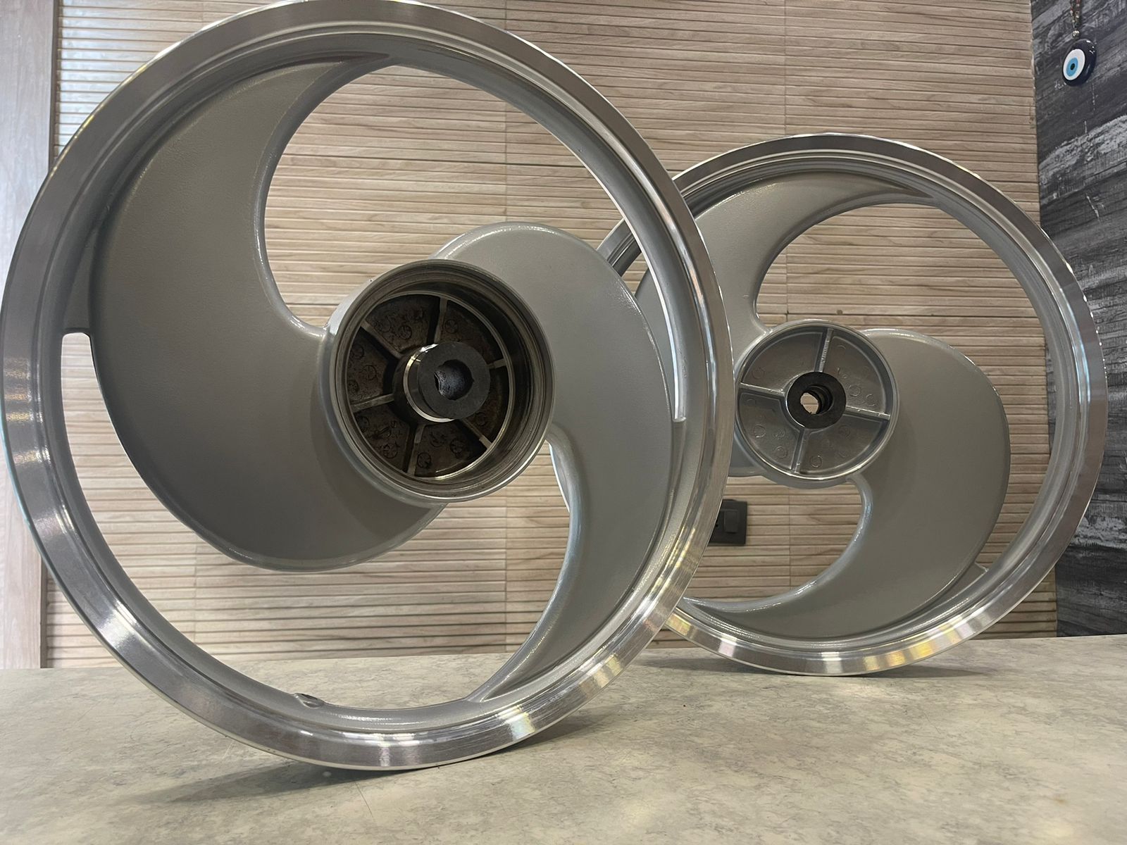 KINGWAY RACEBY 2 S Spokes Silver Alloy Wheel Set - Image 1