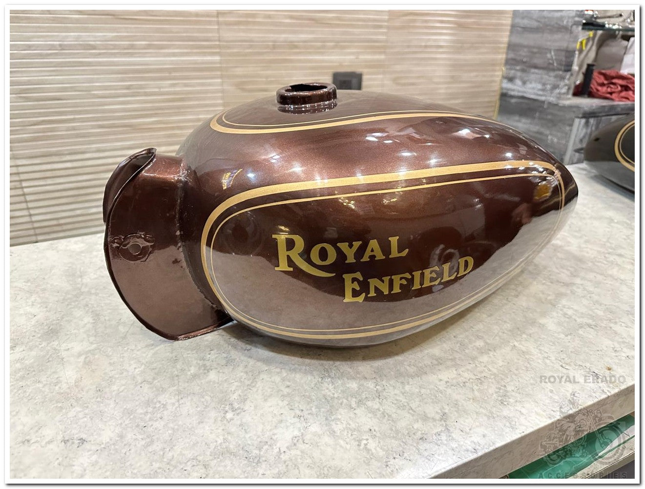 Royal enfield classic electra standard vintage g2 1962 old model bullet kabir singh style tank in bronze and brown colour