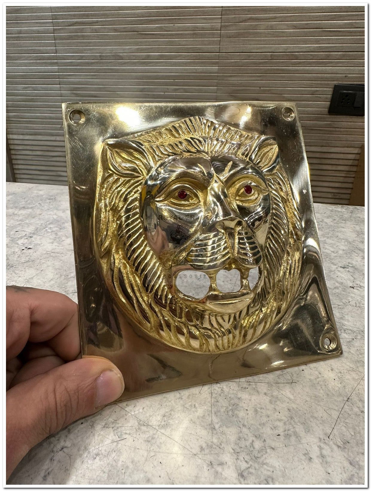 Royal enfield classic electra standard battalion reborn & vintage g2 1962 old model bullet 350 brass lion face monogram logo for battery cover