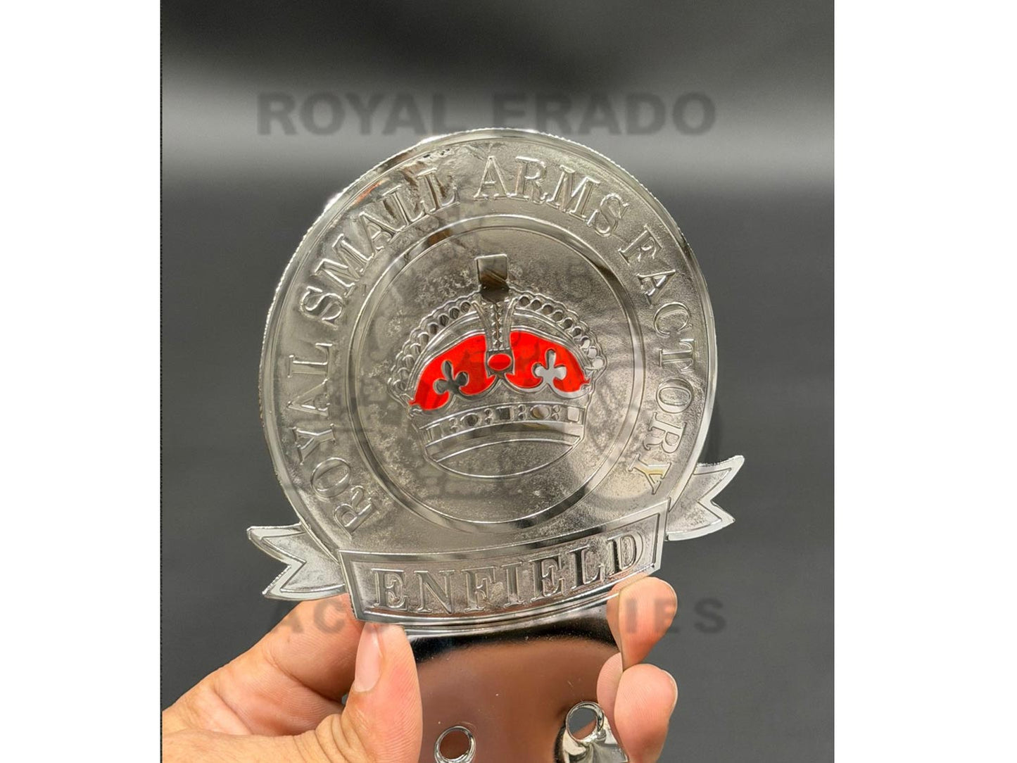 Retro-style Royal Enfield Vintage G2 1962 Old Model Bullet 350 Crown British England Monogram Lion Badge For Classic Electra Standard Battalion Reborn Can Be Fitted At The Front Shocker Token Holder / Air Filter Box Battery Cover