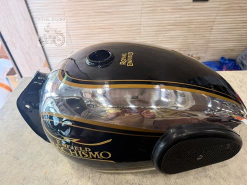 Royal Enfield Vintage Machismo Style 14 Gauge Chrome Aluminium Fuel Tank – Non-rusting, Black & Chrome With Gold Pinstripes & Knee Pads – For Classic, Electra, Standard, Vintage G2