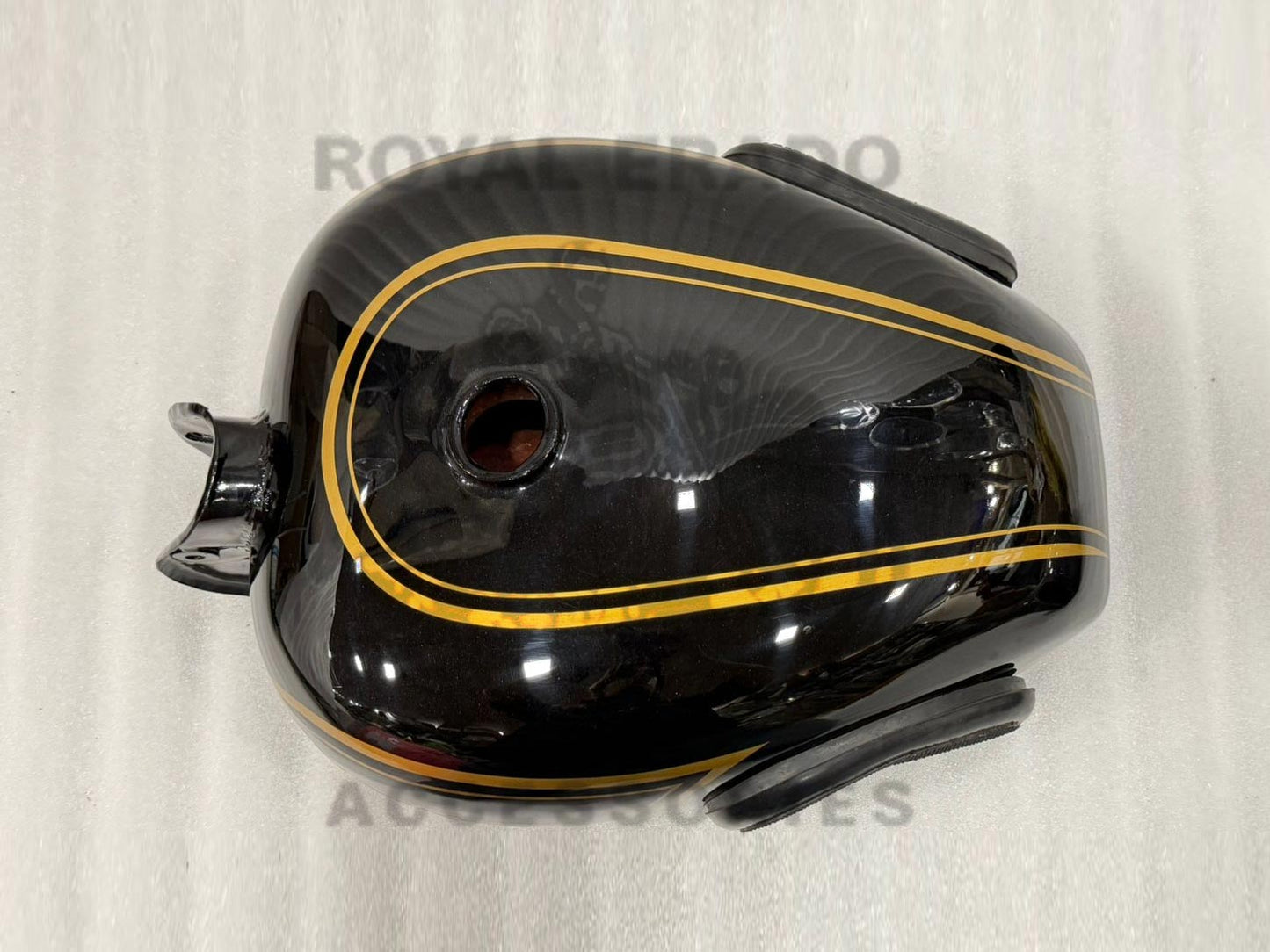 18 To 20 Liters Black Tank With Knee Pad & Golden Pinstriped Painted Lining For Royal Enfield Vintage G2 1962 Old Model Bullet 350 Classic Electra Standard Before 2013 Model
