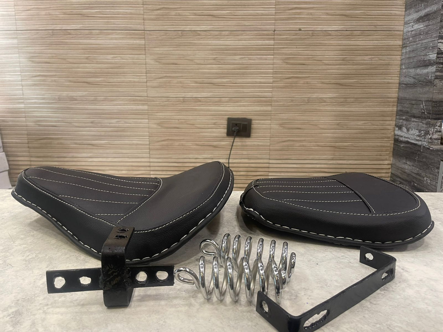 Universal kabir singh seat with spring for old Vintage G2 1962 bullet 350, Classic, Electra, and standard 350cc & 500cc.