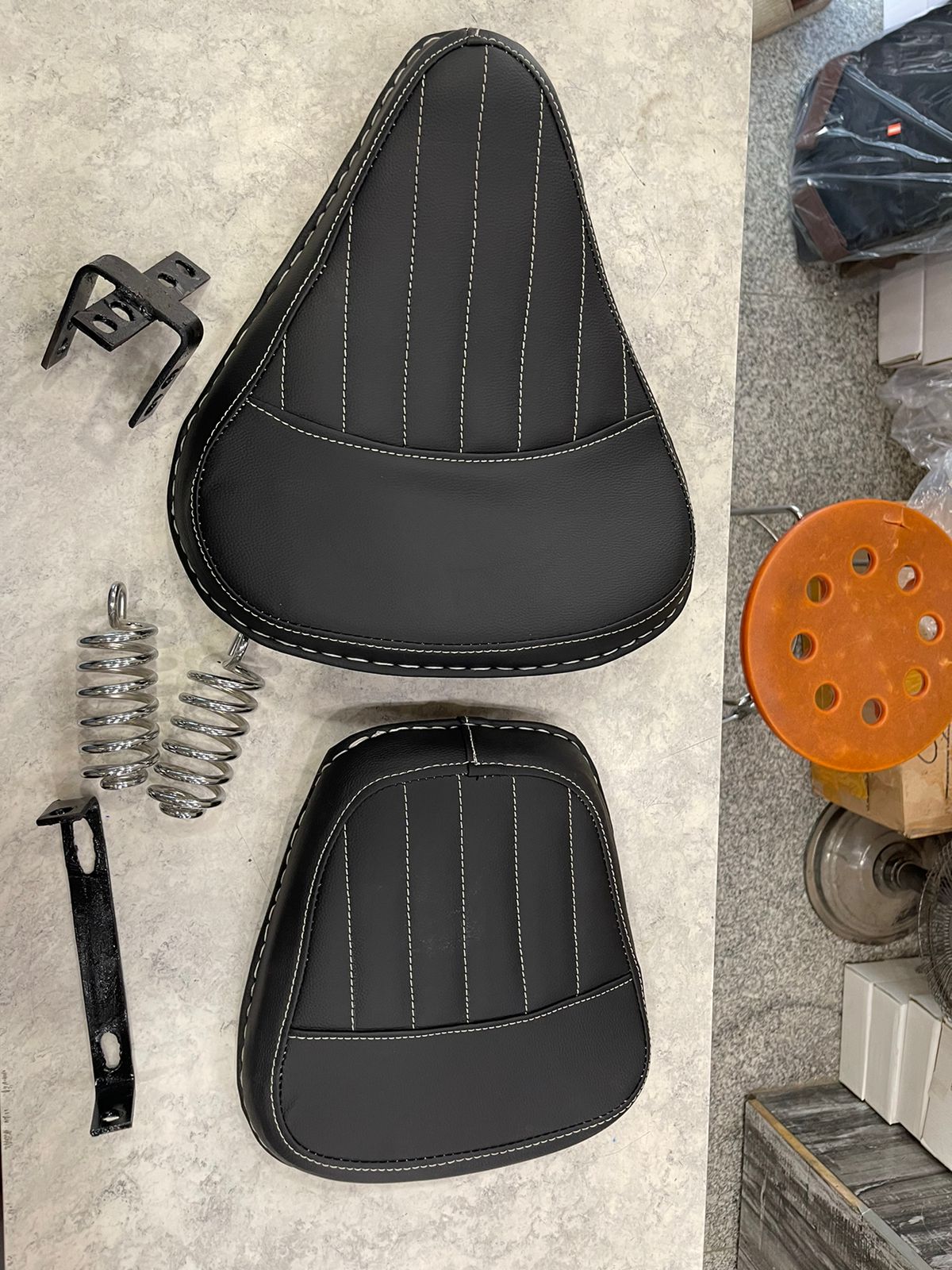 Universal kabir singh seat with spring for old Vintage G2 1962 bullet 350, Classic, Electra, and standard 350cc & 500cc.