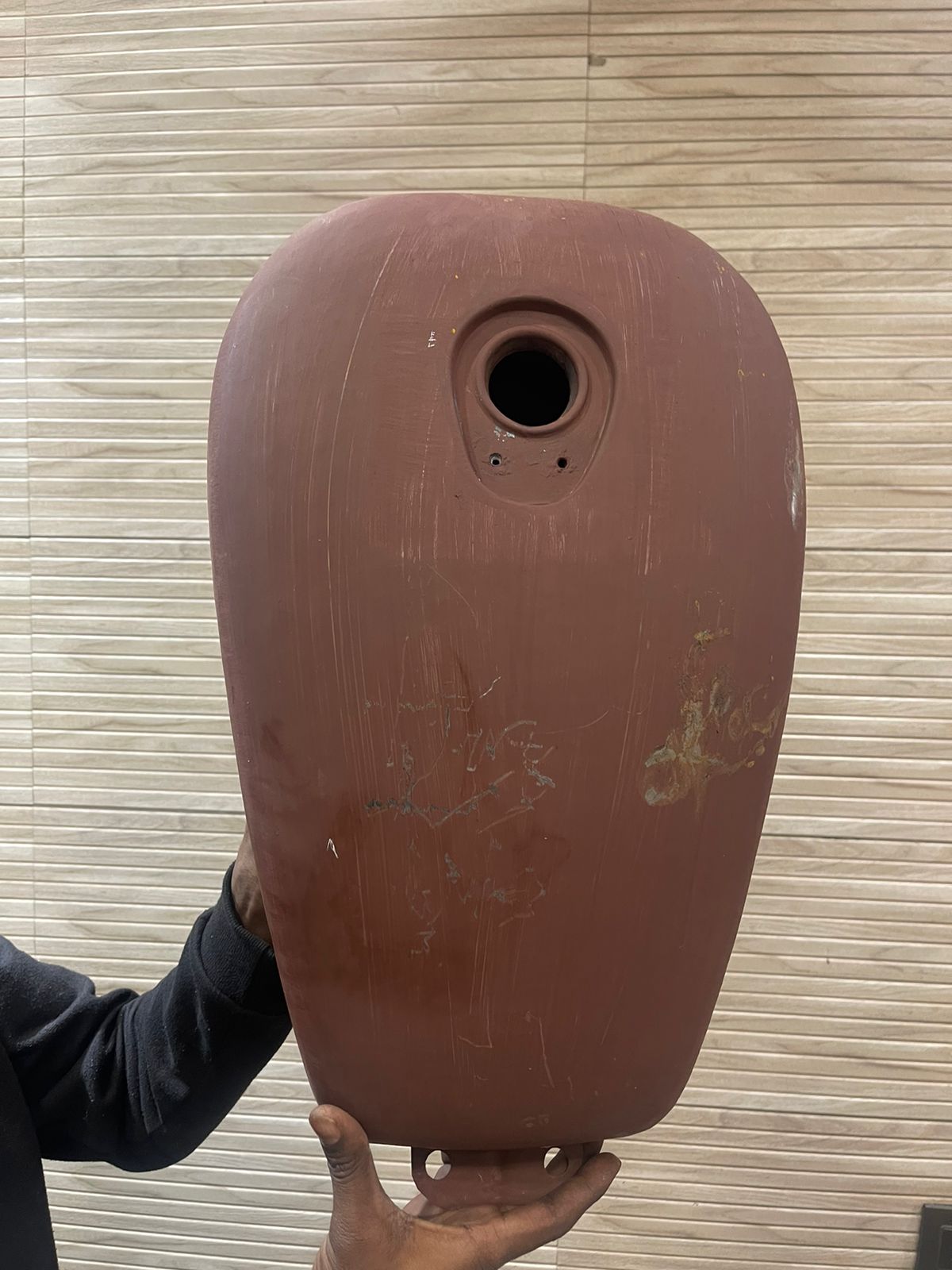 Harley iron 883 design peanut tank with side plates for classic electra and standard.