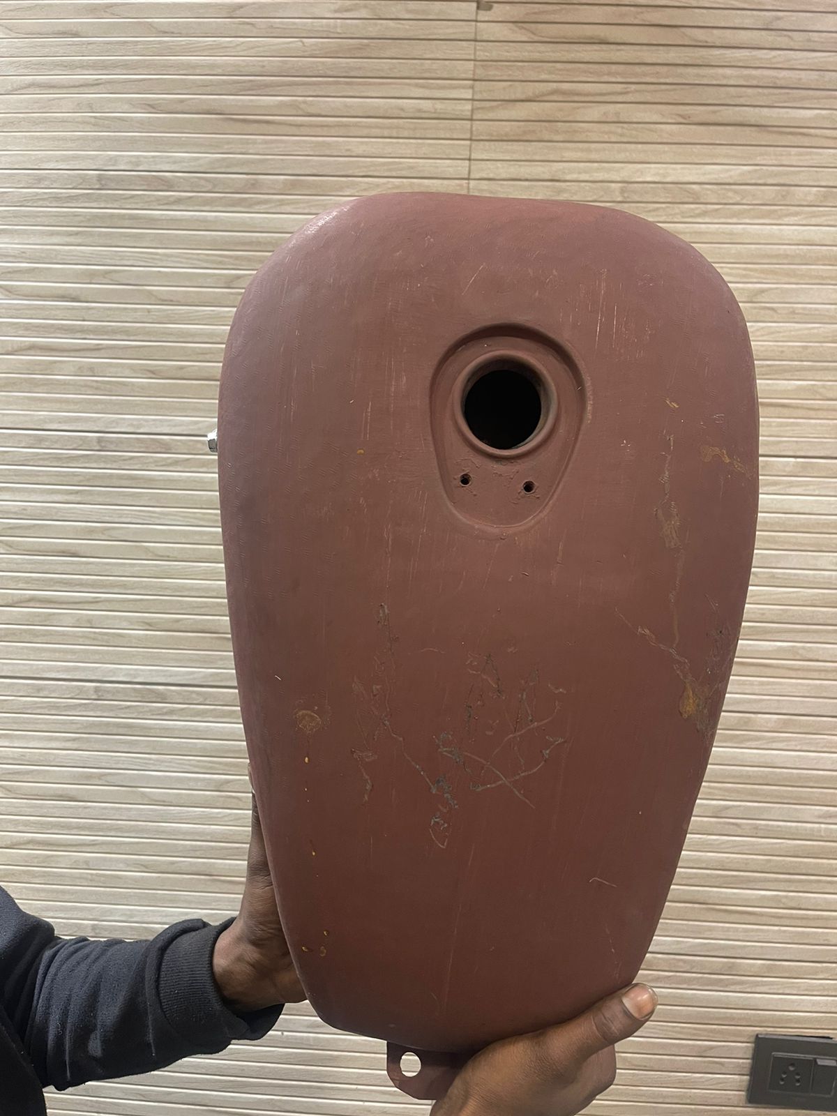 Harley iron 883 design peanut tank with side plates for classic electra and standard.