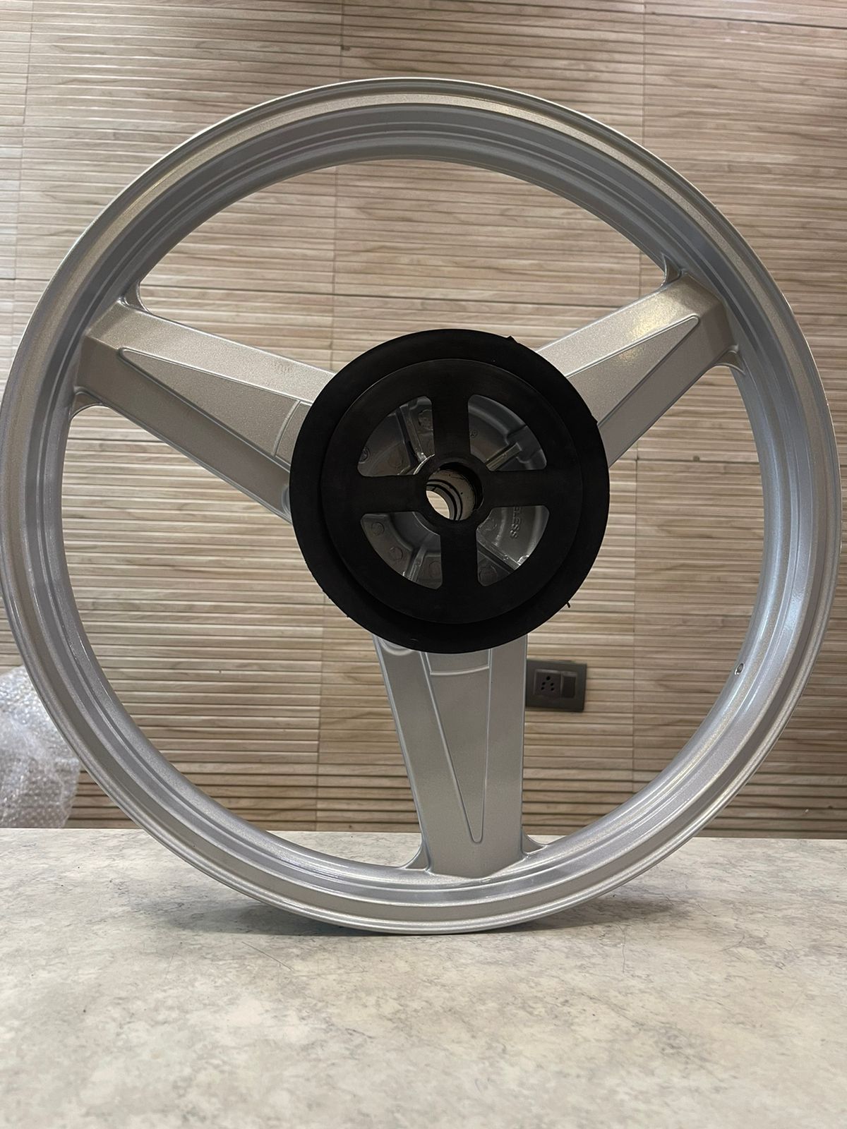 PAJERO DIAMOND MERCEDES SILVER ALLOY FOR ROYAL ENFIELD REBORN CLASSIC SINGLE DISC & STANDARD BATTALION AFTER 2023 MODEL SINGLE DISC.(FRONT19" DISC AND REAR 18" DRUM)