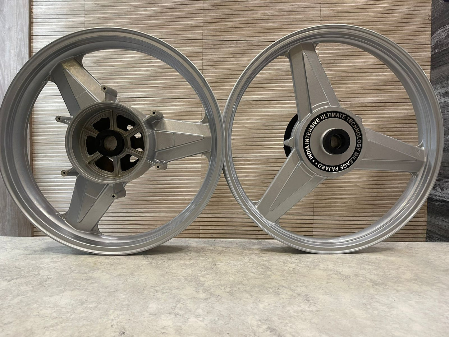 PAJERO DIAMOND MERCEDES SILVER ALLOY FOR ROYAL ENFIELD REBORN CLASSIC SINGLE DISC & STANDARD BATTALION AFTER 2023 MODEL SINGLE DISC.(FRONT19" DISC AND REAR 18" DRUM)