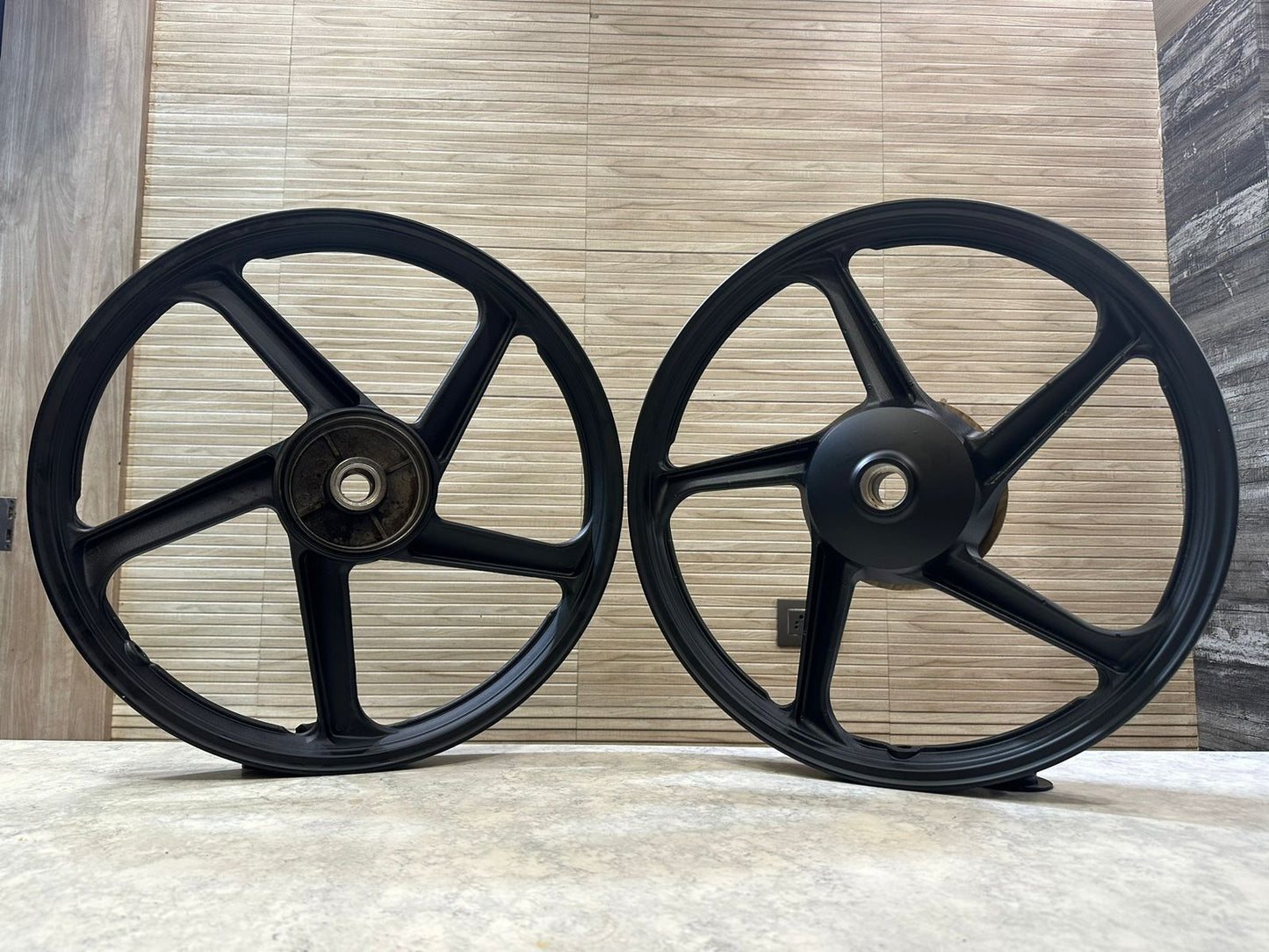 SPLENDOR 5 SPOKE ORIGINAL BLACK ALLOY WHEELS TYPE DESIGN | For Splendor I3S N SPLENDOR PLUS N SPLENDOR PRO / hf deluxe / passion / passion pro / super splendor / hero Honda new model splendor (front 18” drum and rear 18” big drum )