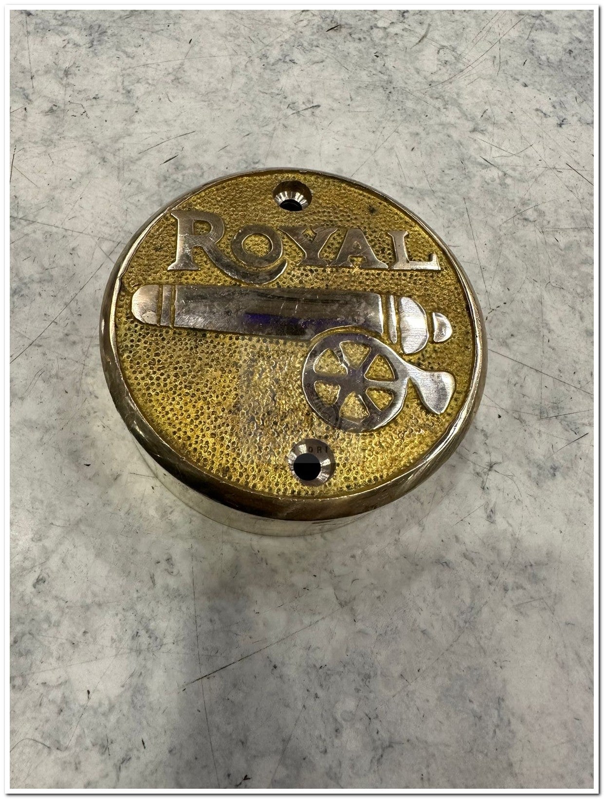 Royal Enfield vintage g2 1962 old model bullet 350 Standard Electra Ci engine cast iron engine point cover Delco cap in brass Royal Enfield cannon logo.