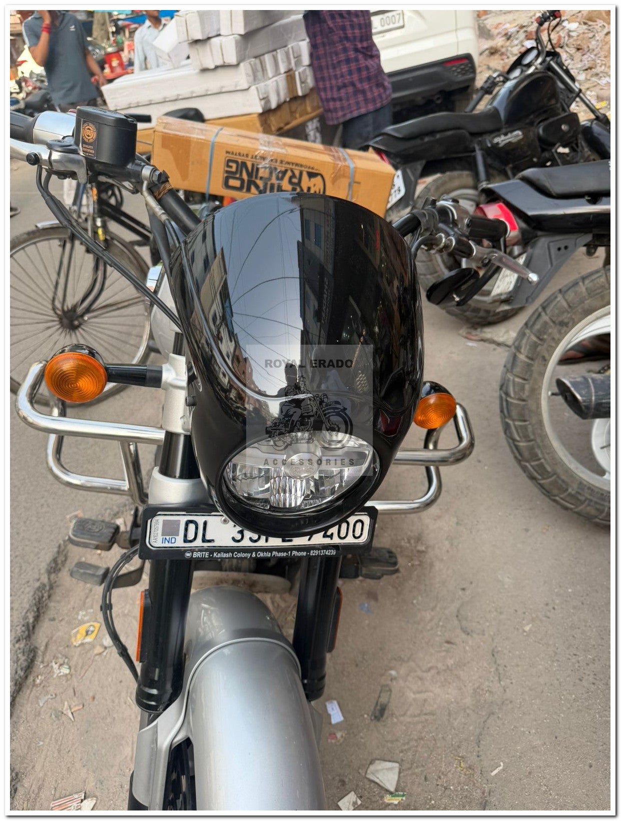 Royal enfield super meteor 650 front windshield visor batwing in black Harley Davidson street rod street 650 style  Also fit to hunter 350 , short gun , meteor 350 , gt continental 650 & interceptor 650 , Thunderbird