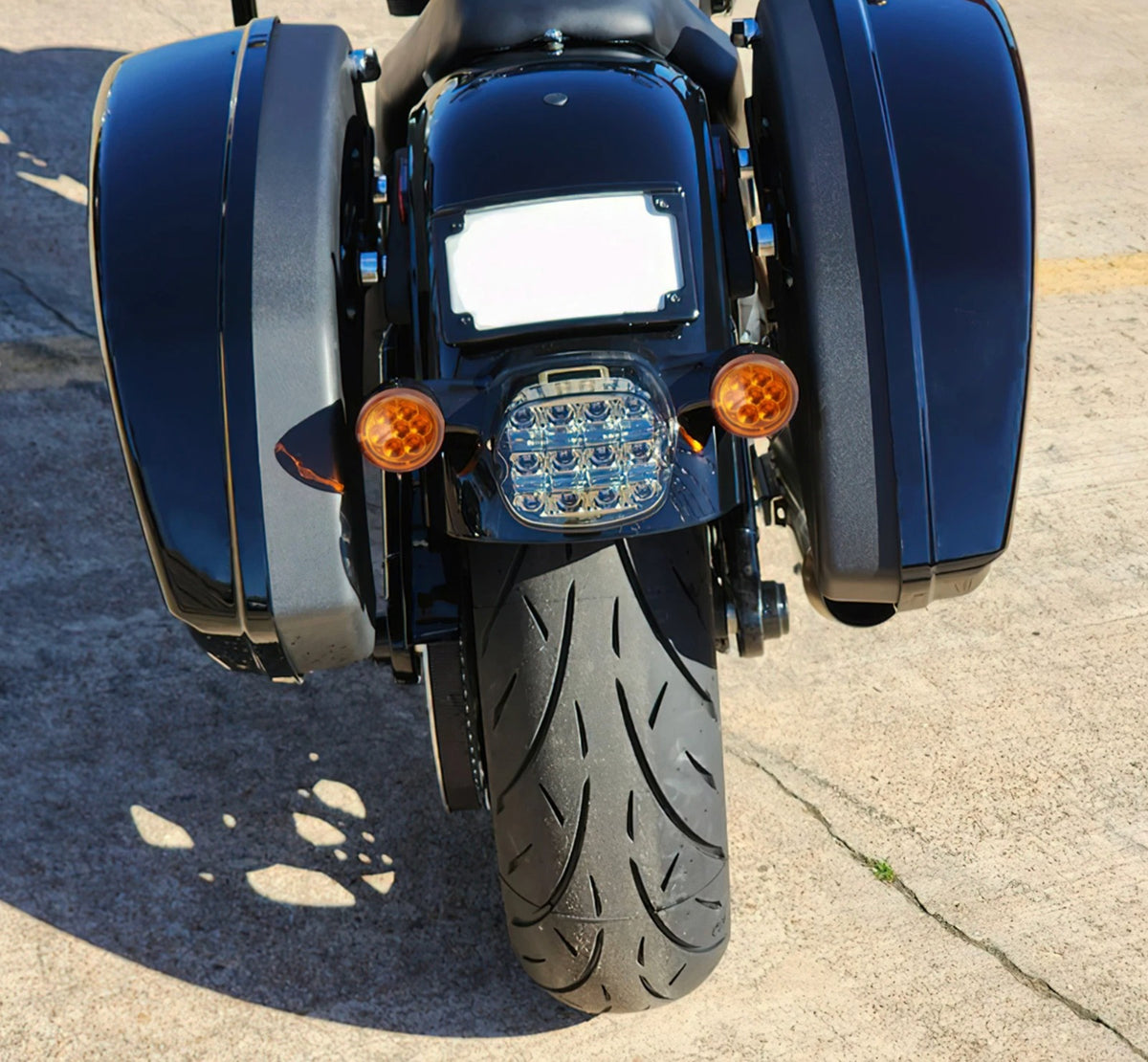 Rear Brake LED Tail Light Turn Signals ( Tail Light With Indicator ) Fit For Harley-davidson Low Rider, Road Glide, Fat Boy, Harley Street 750, Strret Rod, Super Meteor 650