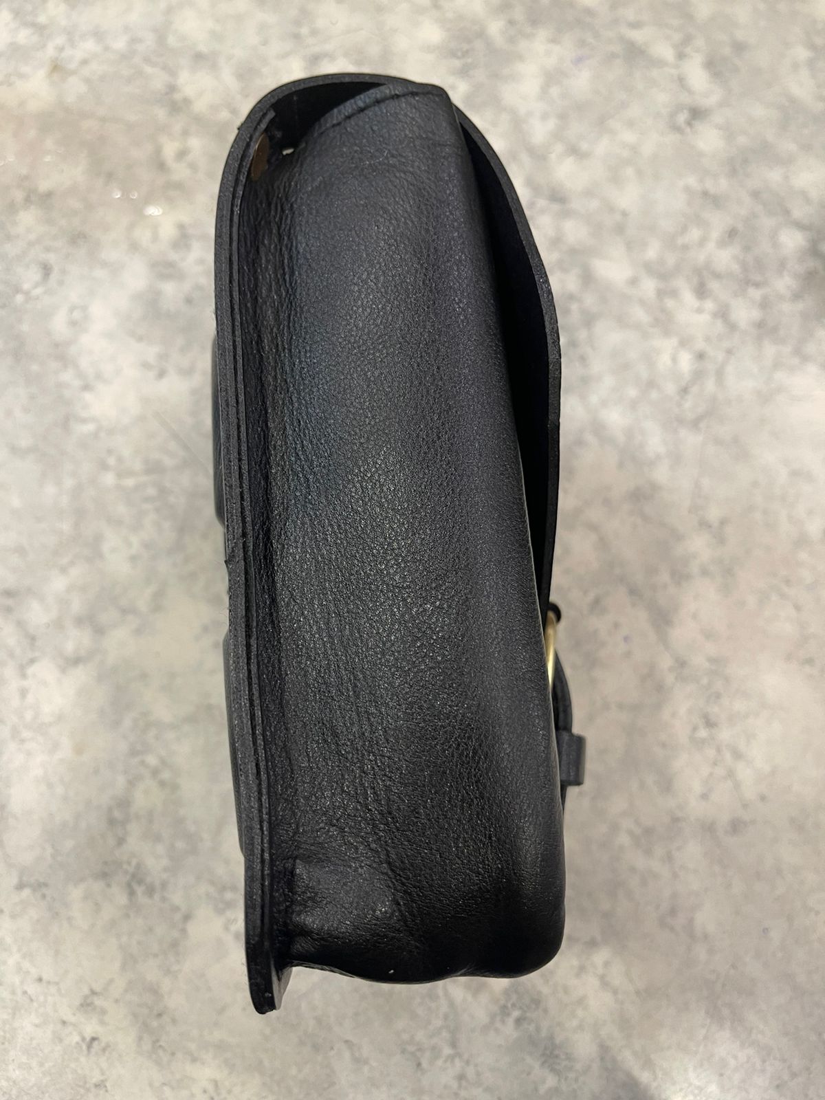 Universal Tank bag in black leather with magnet for Royal Enfield reborn classic electra standard meteor supper meteor hunter jawa perak jawa  bobber
