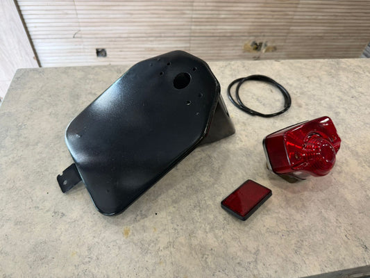 Royal Enfield full black number plate assembly for new Standard Battalion and Reborn Classic with tail light and number plate, reflector, and beading Can be fitted to old-model vintage G2 1962 old-model Bullet 350 Standard Electra Classic.